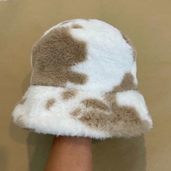 Accessories - Faux fur bucket hat